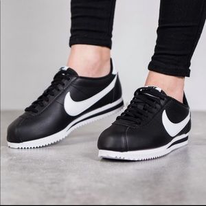 Nike classic Cortez black leather sneaker